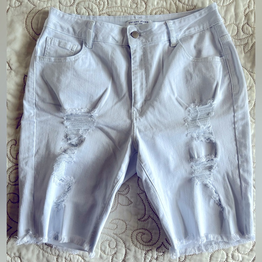 New Chic soul white frayed/ripped Bermuda jean shorts